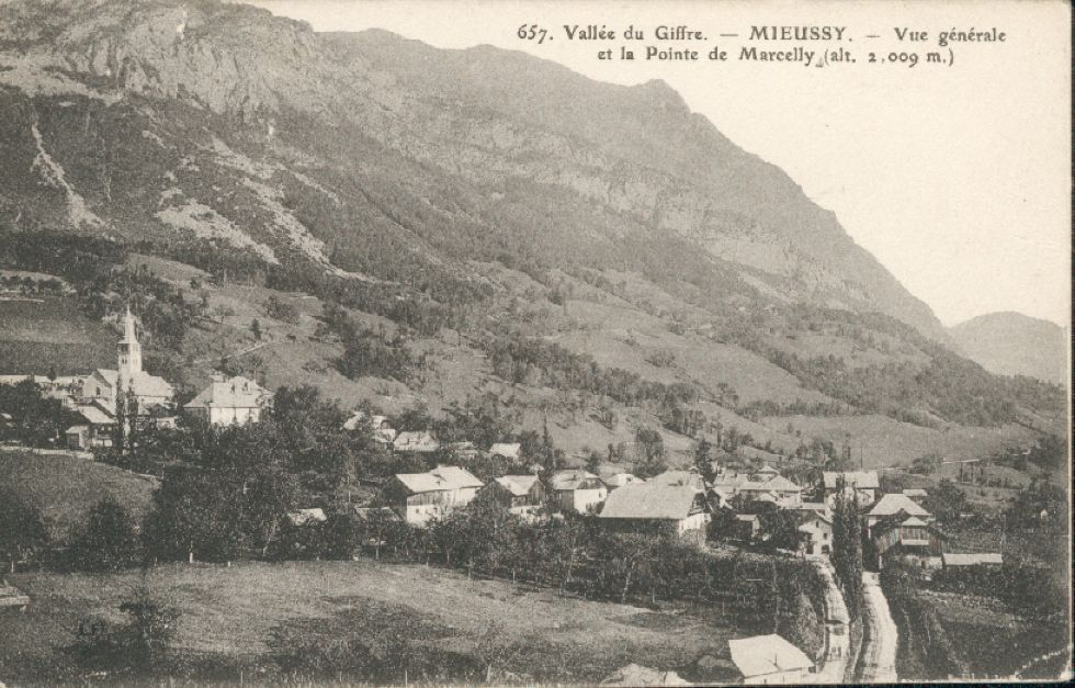 Mieussy et la pointe de Marcelly - l:980, h:627