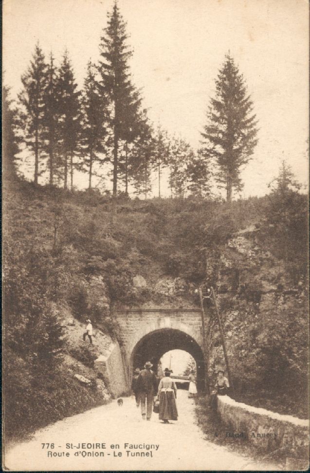 Saint-Jeoire et le tunnel d’Onnion - l:637, h:972 Saint-Jeoire et le tunnel d’Onnion - l:637, h:972