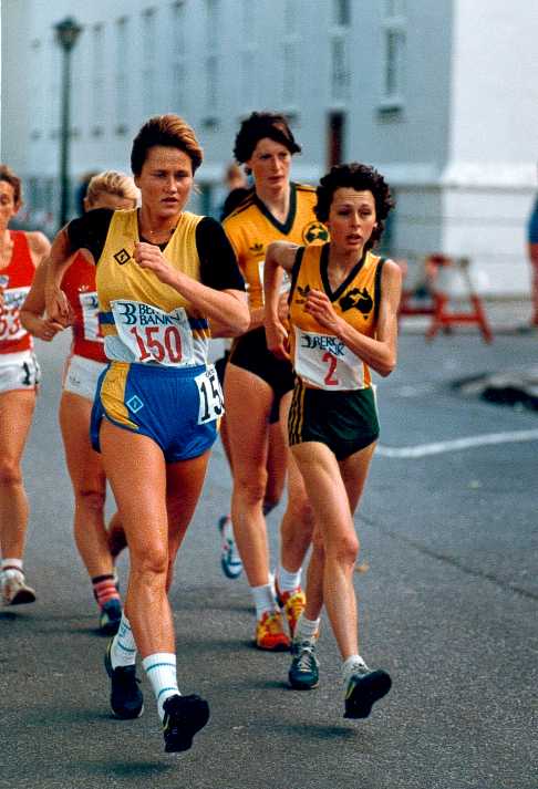 Bergen 83, 10km Sue Cook (centre)