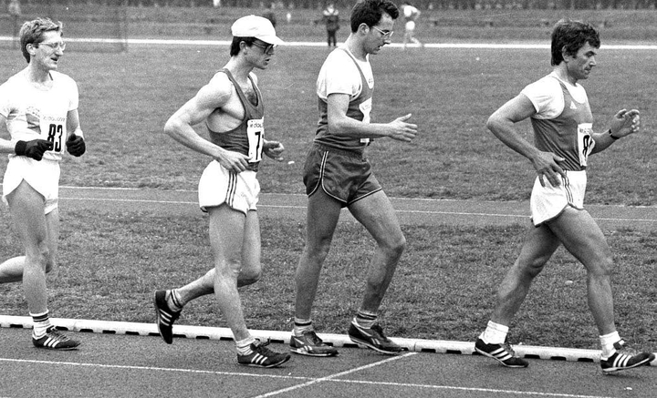 Dominique Guebey, Philippe Lafleur rattrapent
Santoreggio et Dominique Ray - l:720, h:437, 252272, JPEG Dominique Guebey, Philippe Lafleur, Santoreggio, Dominique Ray - l:720, h:437, 252272, JPEG