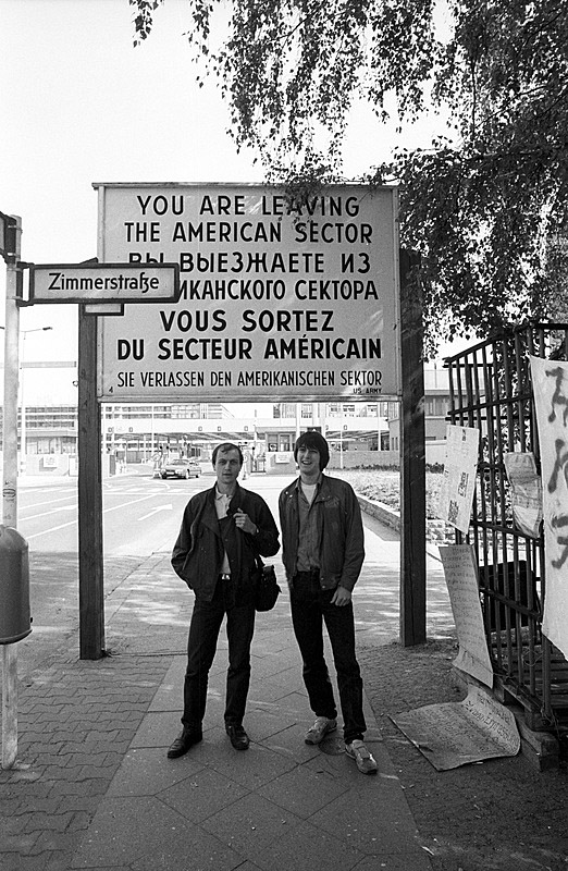 Checkpoint Charlie - l:522, h:800, 225876, JPEG Checkpoint Charlie - l:522, h:800, 225876, JPEG
