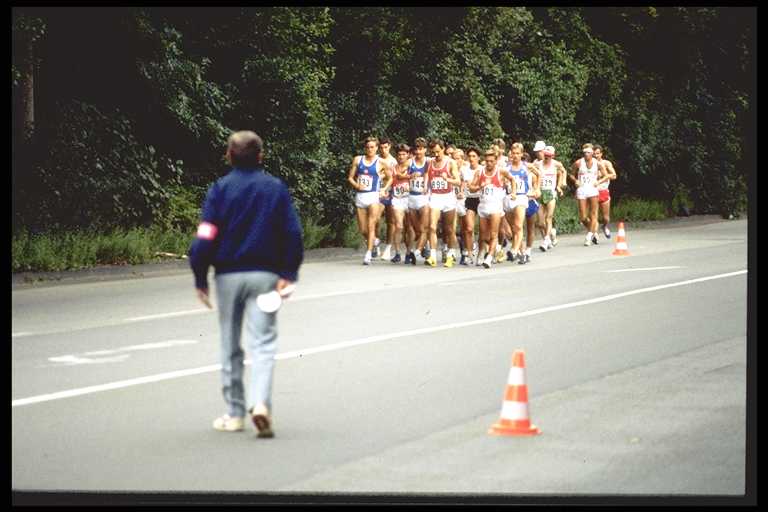 Stuttgart 1986, le peloton du 20km sous l’œil de Jürgen Krämer , #1489 - l:768, h:512, 42252, JPEG Jürgen Krämer - l:768, h:512, 42252, JPEG