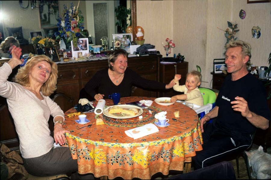 Famille française début XXIe siè w:900, h:597, 88784, JPEG Famille française début XXIe siè w:900, h:597, 88784, JPEG