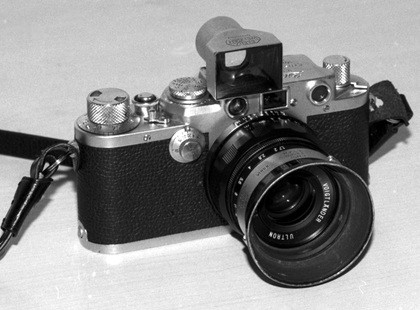 Pare-soleil IROOA et VC Ultron 35/1,7 (Leica IIIf + viseur SBLOO) w:420, h:310, 42783, JPEG Pare-soleil IROOA et VC Ultron 35/1,7 (Leica IIIf + viseur SBLOO) w:420, h:310, 42783, JPEG