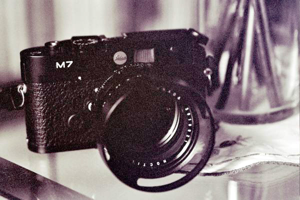 Leica M7 avec Noctilux w:600, h:400 Leica M7 avec Noctilux w:600, h:400