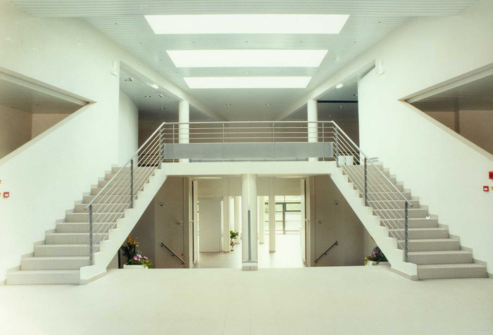 Photo d'architecture, Allegro de Miribel, objectif 17mm super-grand-angle l:700, h:477 Photo d'architecture, Allegro de Miribel, objectif 17mm super-grand-angle l:700, h:477