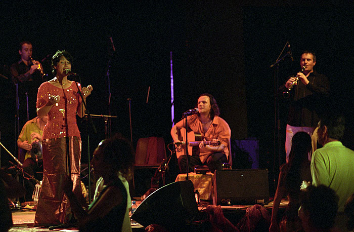 Photo de concert, Nadia Rabhi et le Saalek Orkestra l:700, h:458 Photo de concert, Nadia Rabhi et le Saalek Orkestra l:700, h:458