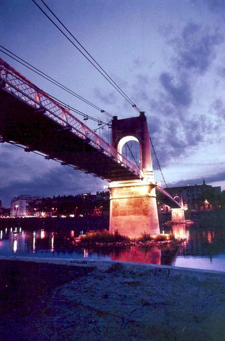 Lyon passerelle du Lycee ampere, objectif 24mm l:463, h:700